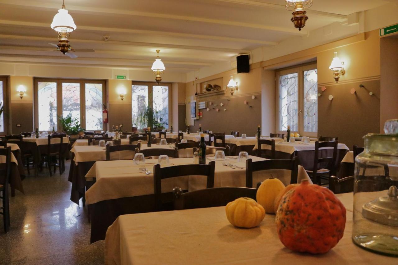 Albergo Ristorante Sole Fanano Exteriör bild